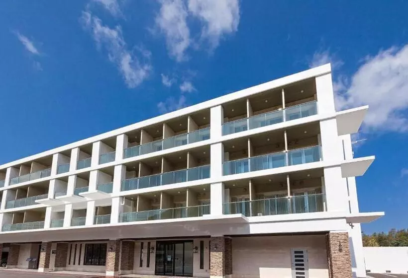 Hotelli Kariyushi Lch. Resort