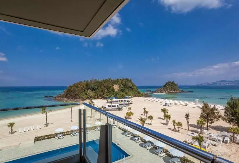 Hotelli Kariyushi Lch. Resort