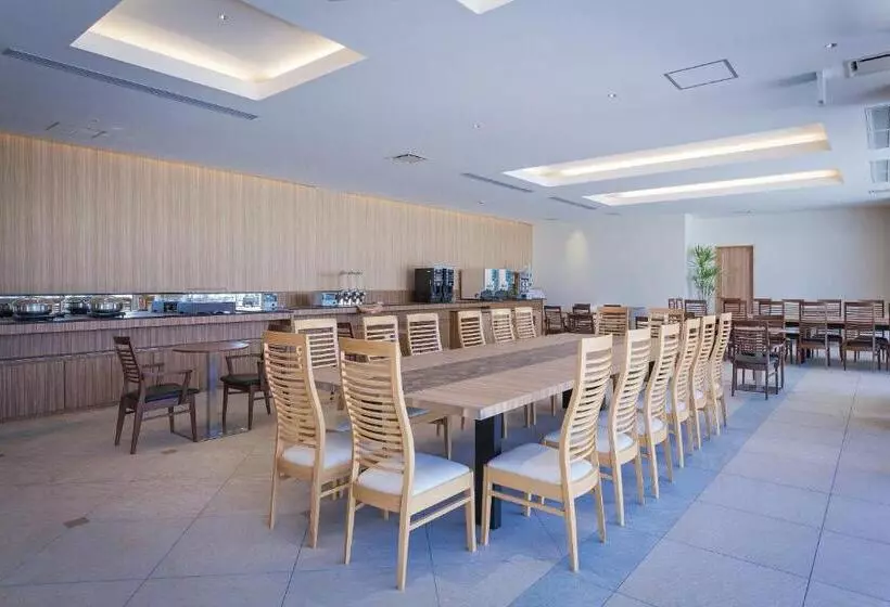 Hotelli Kariyushi Lch. Resort
