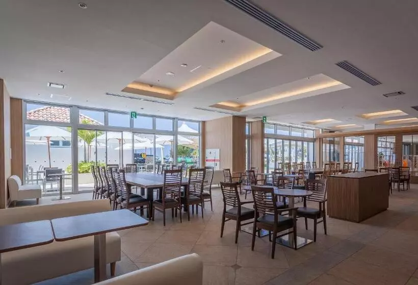 Hotelli Kariyushi Lch. Resort