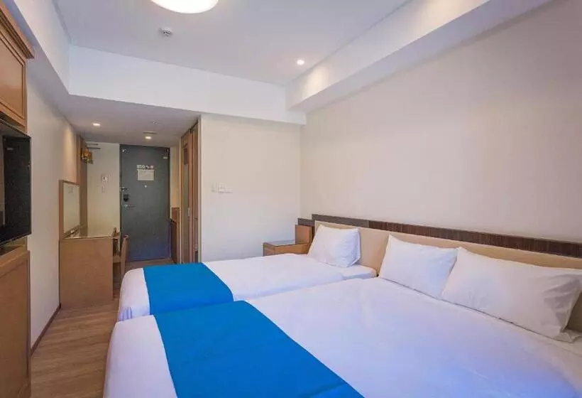 Hotelli Kariyushi Lch. Resort