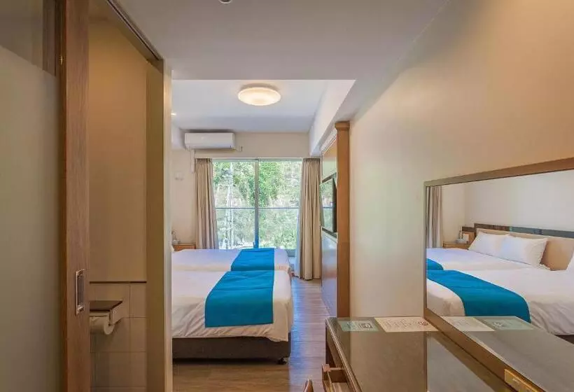 Hotelli Kariyushi Lch. Resort