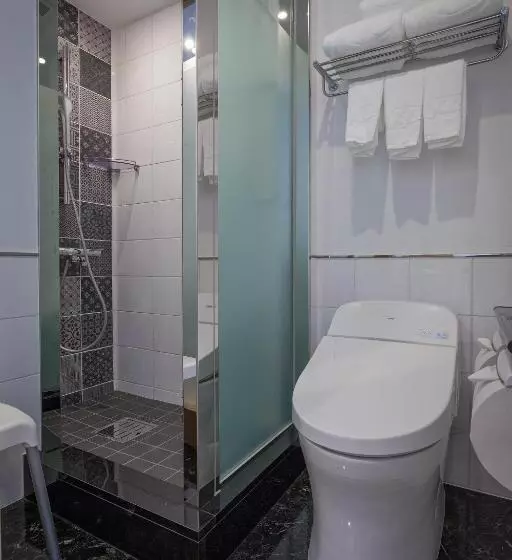 Hotelli Kariyushi Lch. Resort