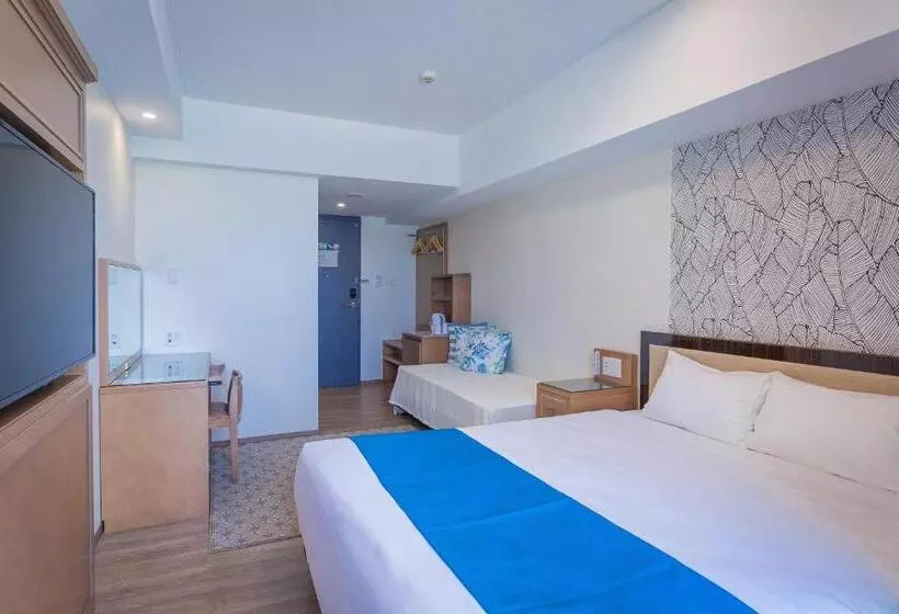 Hotelli Kariyushi Lch. Resort