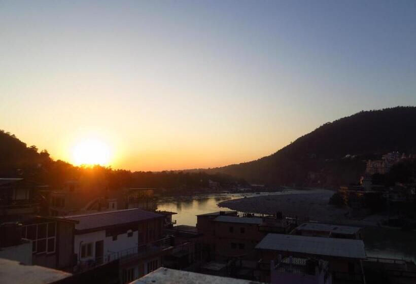 Hotel Qube House Bnb