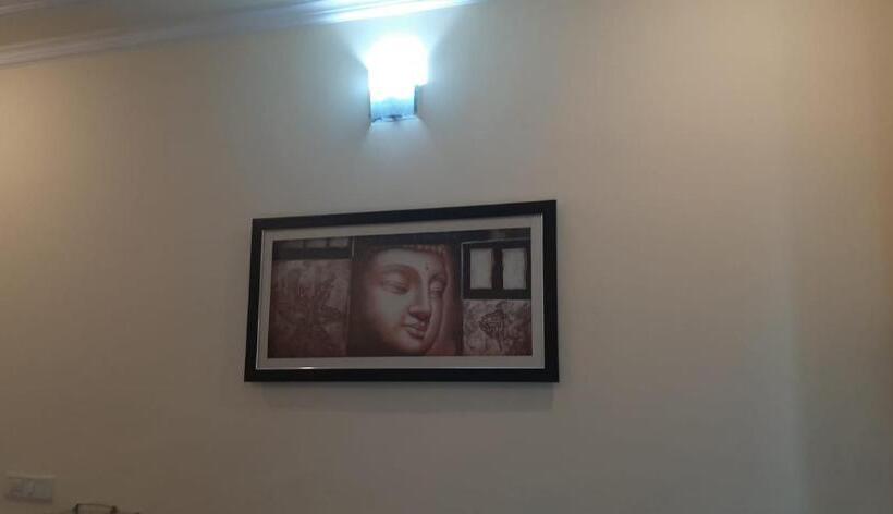 Hotel Qube House Bnb