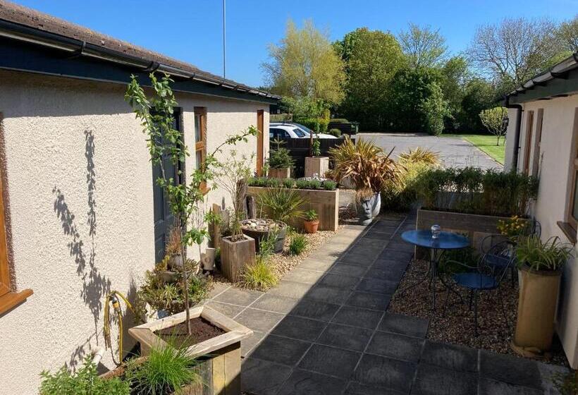 펜션 The Cross Guest House