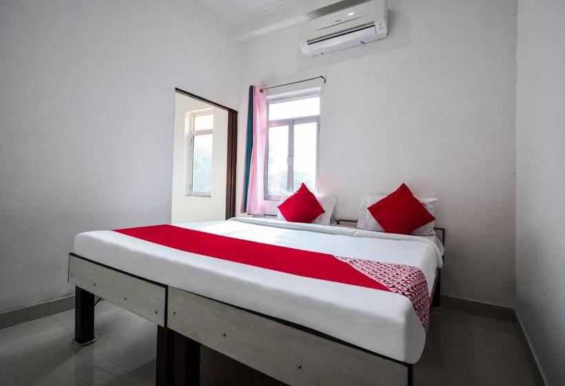 호텔 Oyo 65508 The Indraj House