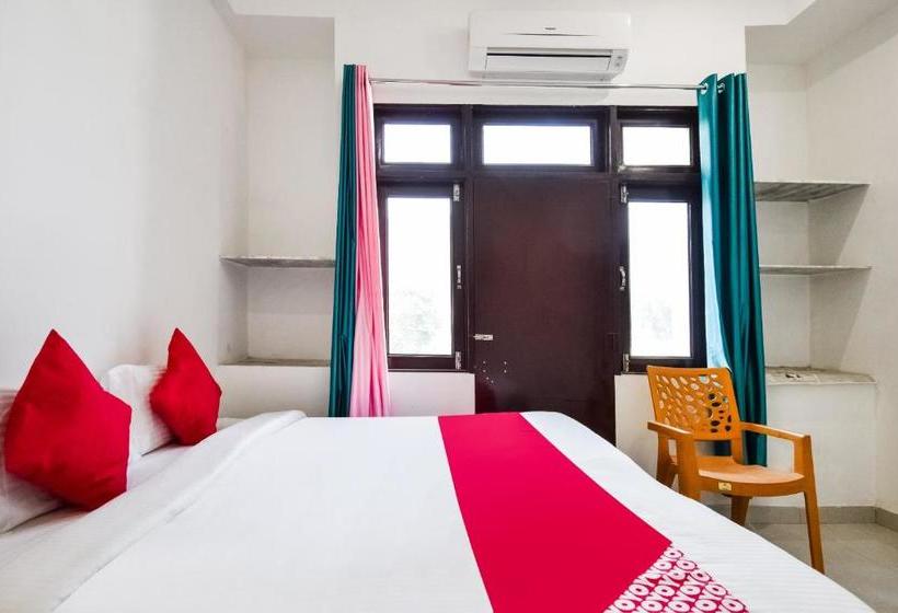 호텔 Oyo 65508 The Indraj House