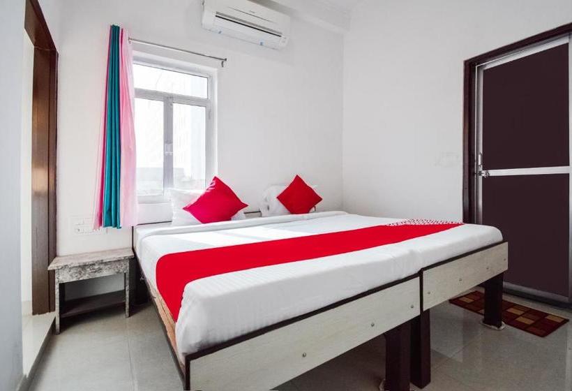 호텔 Oyo 65508 The Indraj House