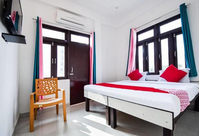 호텔 Oyo 65508 The Indraj House