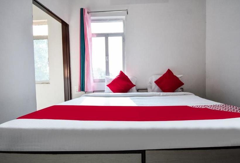 호텔 Oyo 65508 The Indraj House