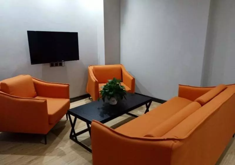 هتل Shell Huainan Second Middle School Xihuchuntian