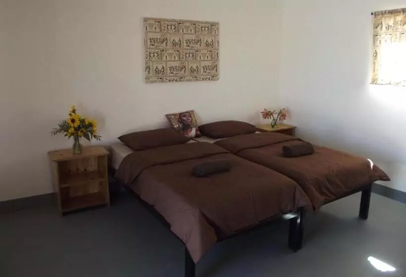 هتل Stop 'n Stay Otavi Rest Camp