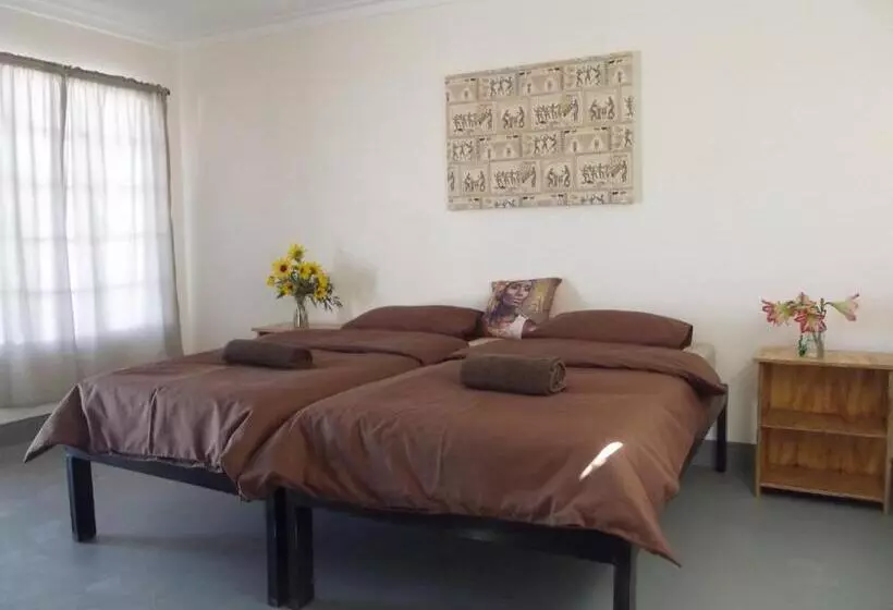 هتل Stop 'n Stay Otavi Rest Camp