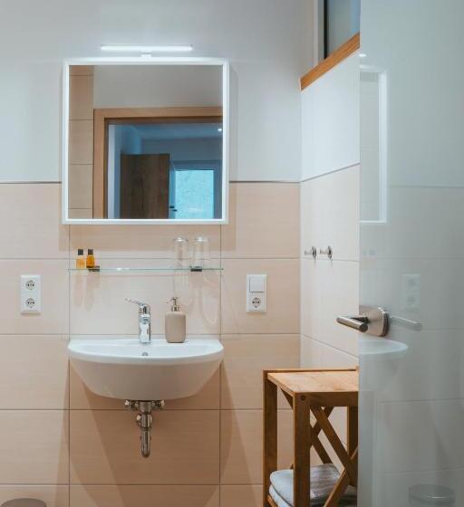 Отель Ferienweingut Serwaziwein