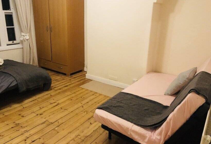 3bed Apartment Next To Eurostar Station