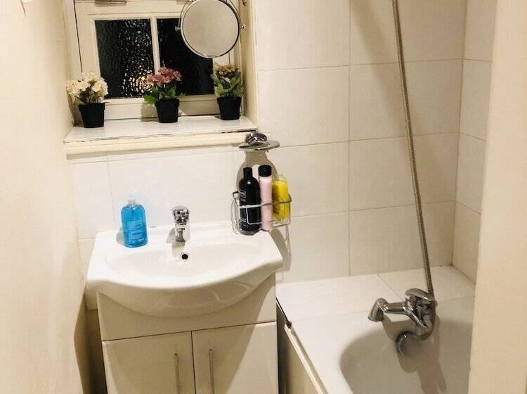 3bed Apartment Next To Eurostar Station