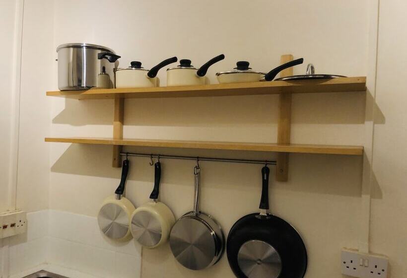 3bed Apartment Next To Eurostar Station