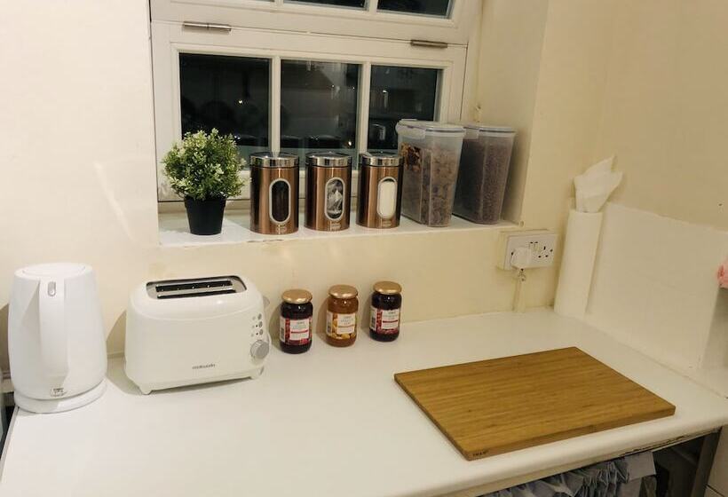 3bed Apartment Next To Eurostar Station