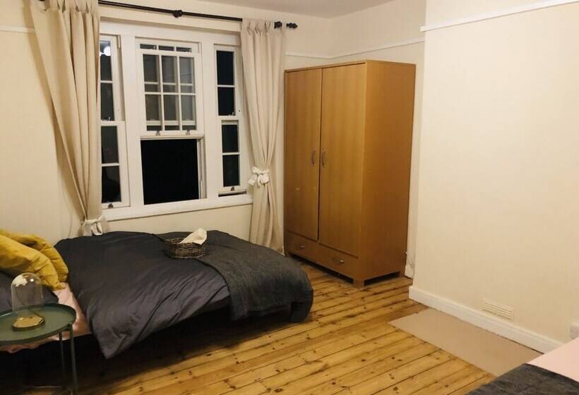 3bed Apartment Next To Eurostar Station