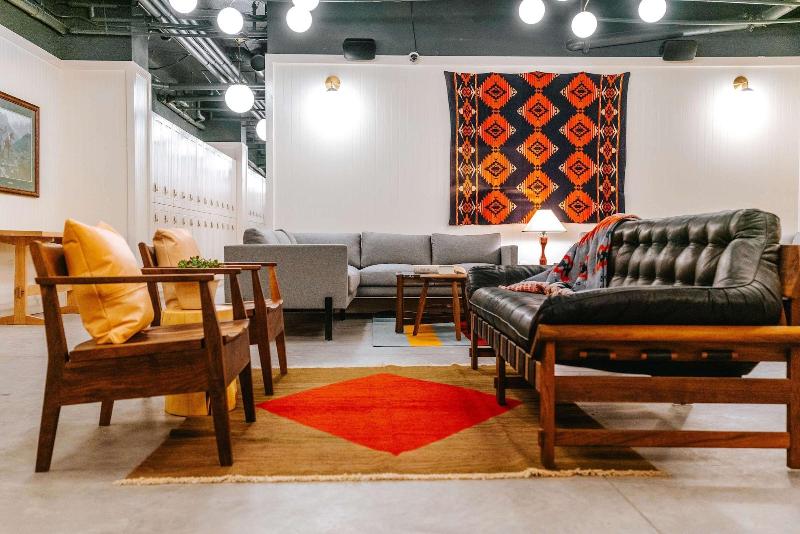 هاستل Cache House