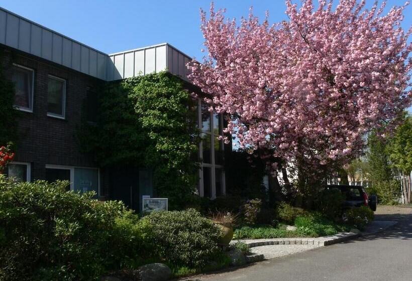 住宿加早餐  Die Villa Mettmann