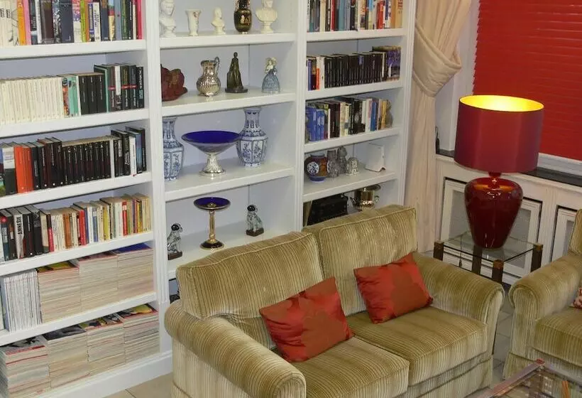 Aamiaismajoitus (B&B) Die Villa Mettmann