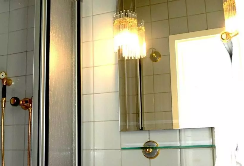 Aamiaismajoitus (B&B) Die Villa Mettmann