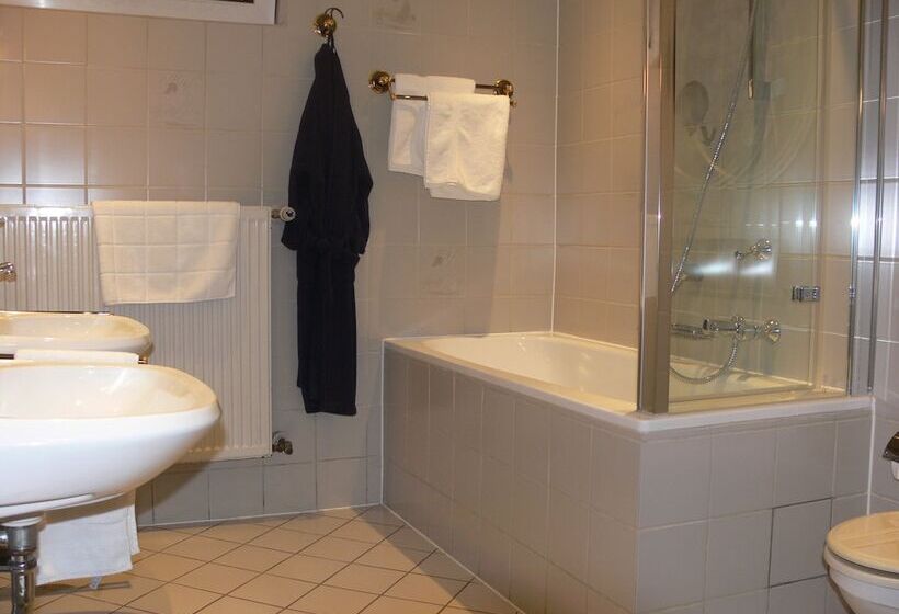 住宿加早餐  Die Villa Mettmann