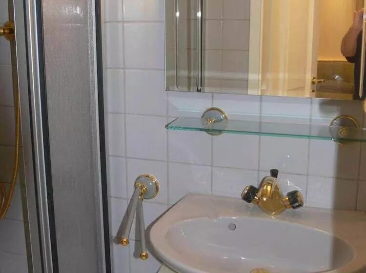 Aamiaismajoitus (B&B) Die Villa Mettmann