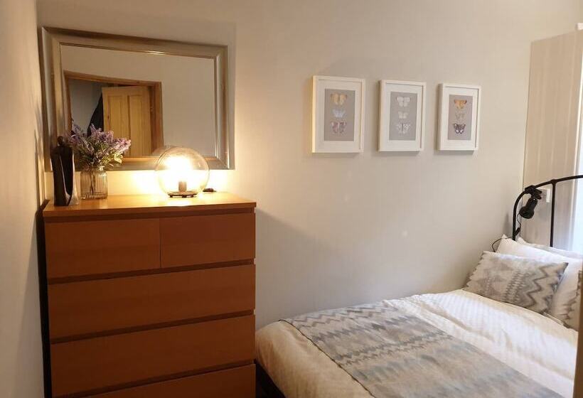 Cosy Flat With Garden View