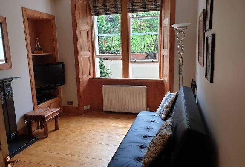 Cosy Flat With Garden View