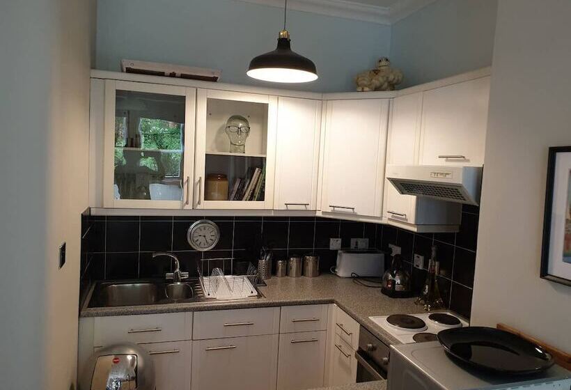 Cosy Flat With Garden View