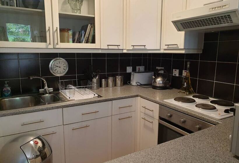 Cosy Flat With Garden View