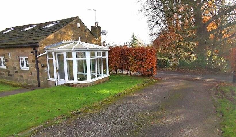 Country School Cottage Near Harwood