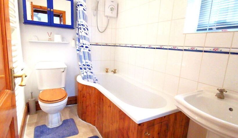 Country School Cottage Near Harwood