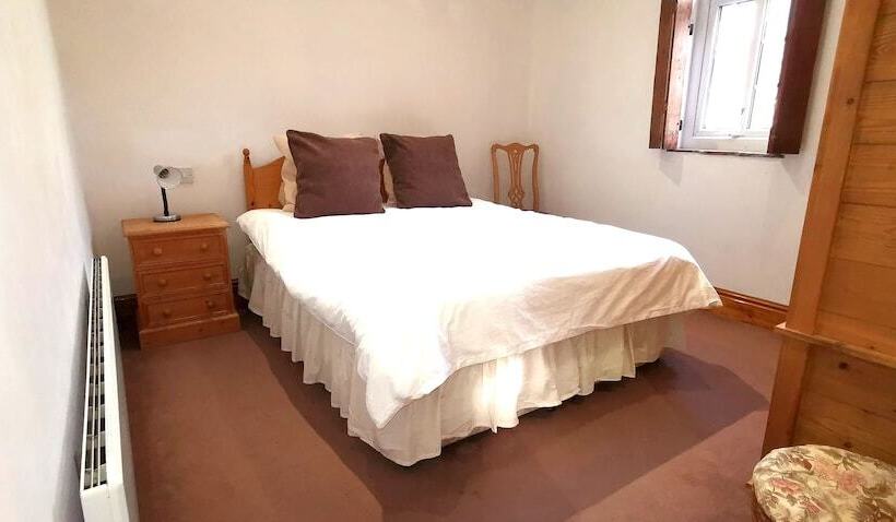 Country School Cottage Near Harwood