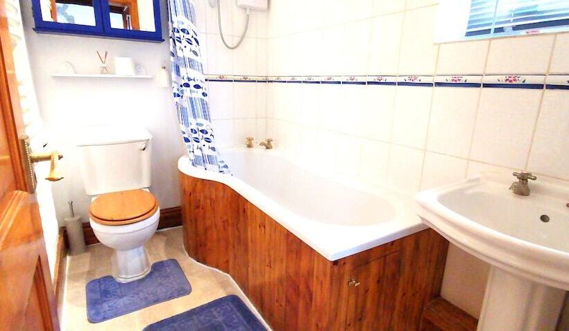 Country School Cottage Near Harwood