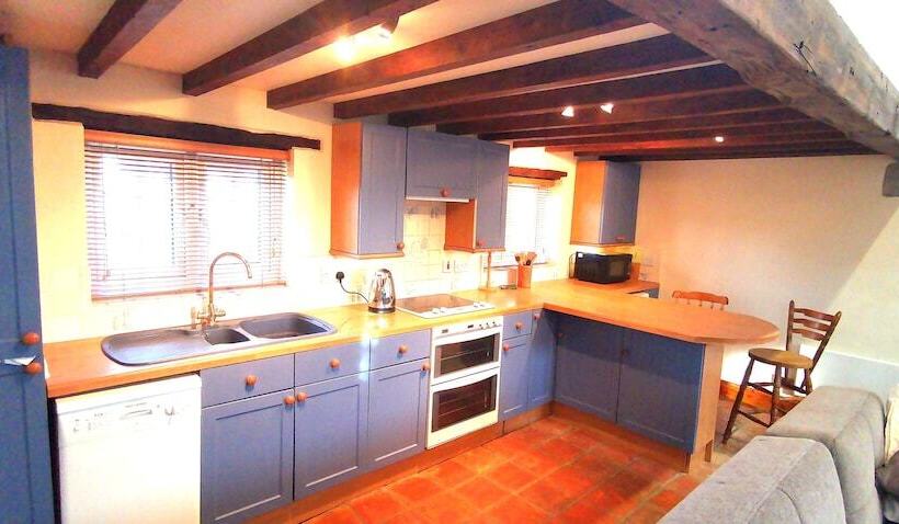 Country School Cottage Near Harwood