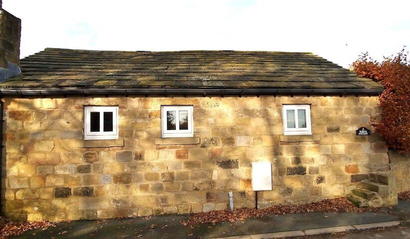 Country School Cottage Near Harwood