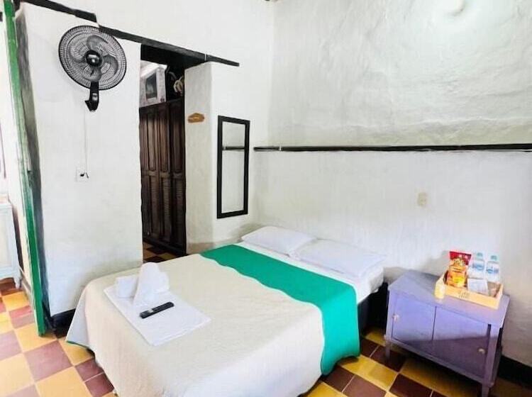 Green Door Hostal San Gil   Hostel