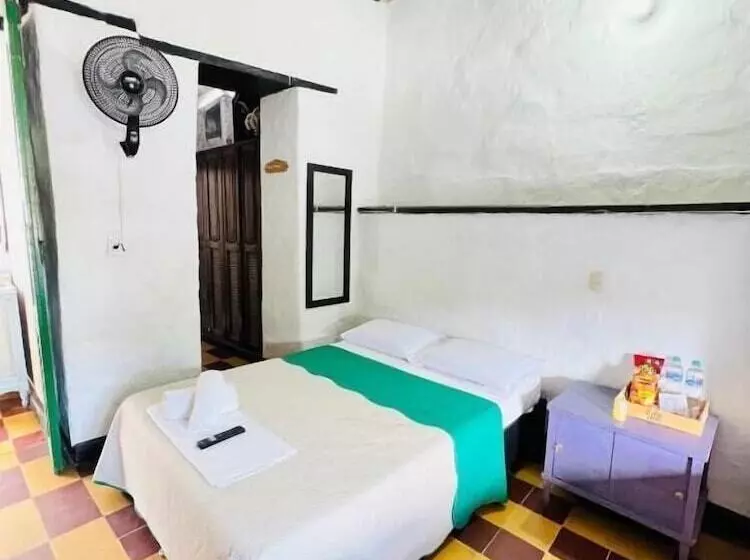 Green Door Hostal San Gil   Hostel