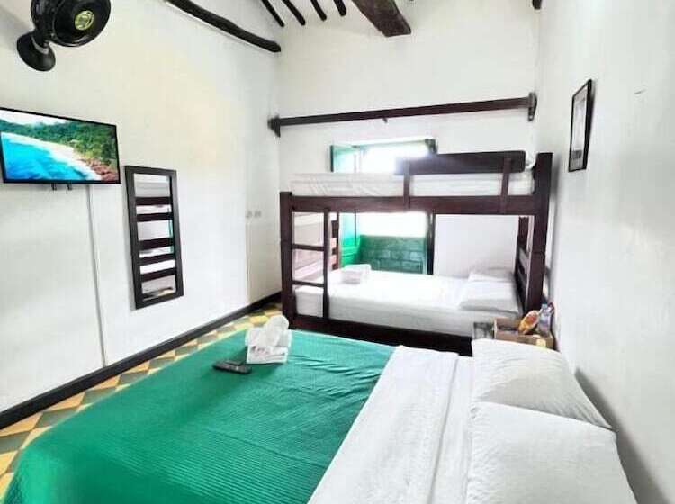 Green Door Hostal San Gil   Hostel
