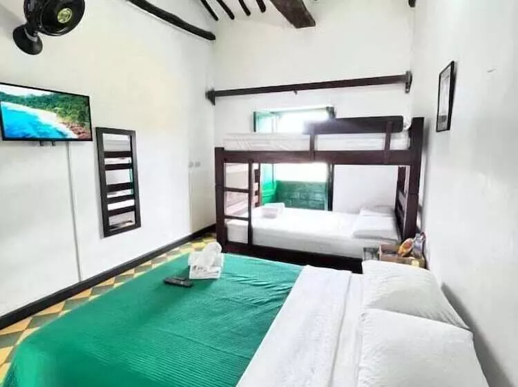 Green Door Hostal San Gil   Hostel