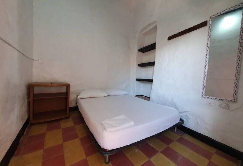 Green Door Hostal San Gil   Hostel
