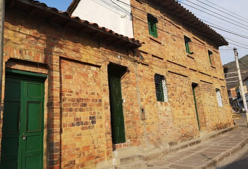 Green Door Hostal San Gil   Hostel