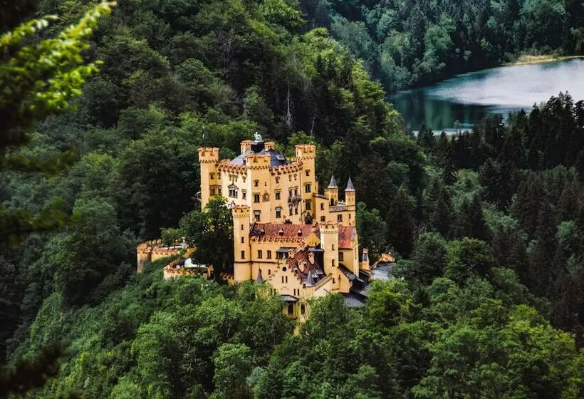 پانسیون Rote Villa Fussen