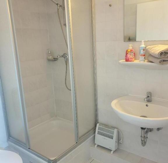 Rooming24, Kleine Pension