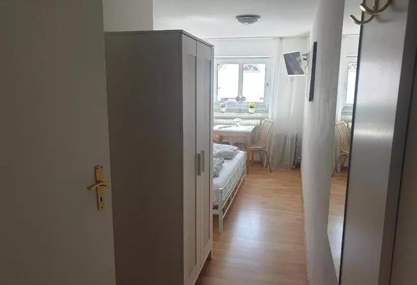 Rooming24, Kleine Pension